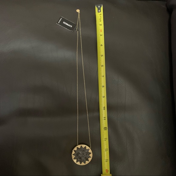 House of Harlow 1960 necklace. - Picture 2 of 4